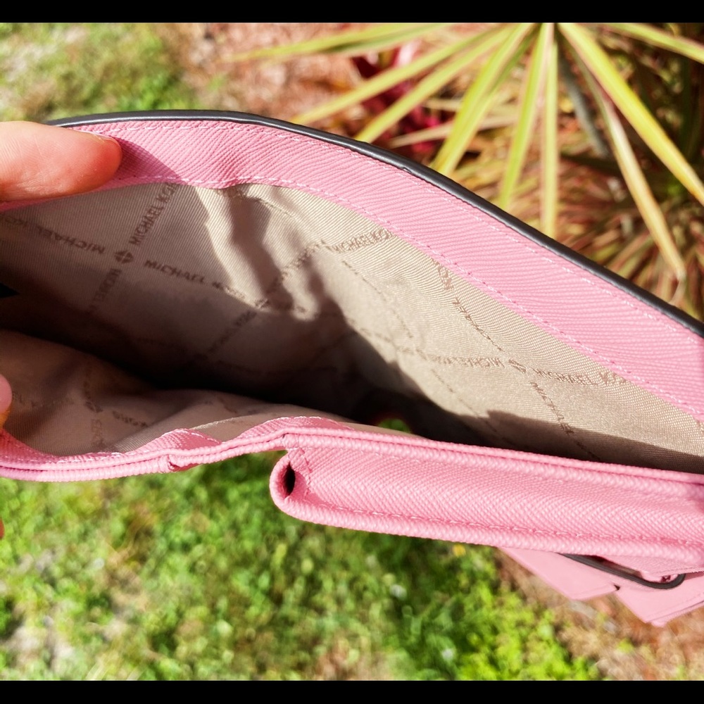 SALE‼️‼️ NWT Michael Kors Large Wallet - Picture 3 of 6